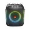 JBL Partybox Jeux de Lumière : Anneaux lumineux et flashs stroboscopiques synchronisés sur la musique. Étanchéité IPX4 : Résiste aux éclaboussures (pluie fine ou verres renversés).