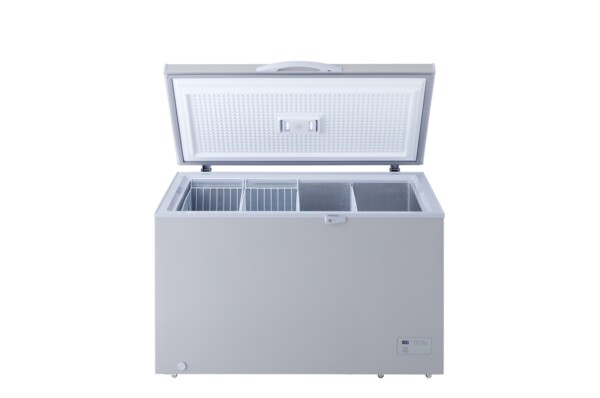 Congélateur coffre LG grande taille 345L Technologie Direct Cooling : Un système de refroidissement efficace qui maintient une température homogène pour une conservation optimale.