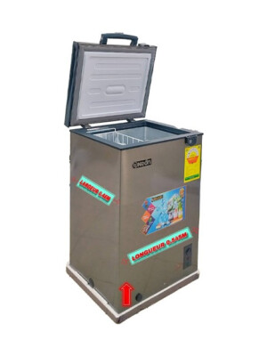Congélateur Néon CF522 Capacité : Une contenance brute de 525 Litres (environ 508 Litres utiles) offrant une solution de stockage massive.