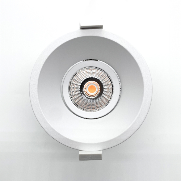 DYNA GIMBLE 15W WHITE LED DOWNIGHT | MODERN Alimentation déportée : Livré avec son transformateur (Driver LED spécial) électronique externe assurant une protection efficace contre les micro-coupures et les variations de tension électrique