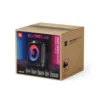 JBL Partybox Jeux de Lumière : Anneaux lumineux et flashs stroboscopiques synchronisés sur la musique. Étanchéité IPX4 : Résiste aux éclaboussures (pluie fine ou verres renversés).