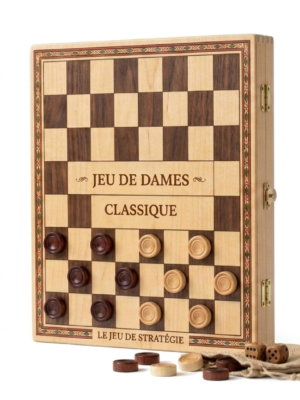 JEU DE DAMES  MASTER SENIOR Grand Format (XL) : Le plateau mesure généralement 40 x 40 x 3 cm, ce qui offre une visibilité accrue. Matériau Noble : L'ensemble est fabriqué en bois certifié (souvent du hêtre ou du bouleau), assurant une longévité supérieure aux versions en plastique.