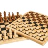 Jeu d`échecs et de dames Le plateau : En version internationale (la plus courante en France), il utilise un damier de 100 cases (10x10). Les joueurs n'utilisent que les cases foncées.