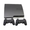 PS3 SLIM (Reconditionné) Fiabilité : Elle a corrigé les problèmes de surchauffe (YLOD) de la version originale grâce à une gravure plus fine des processeurs (Cell et RSX).