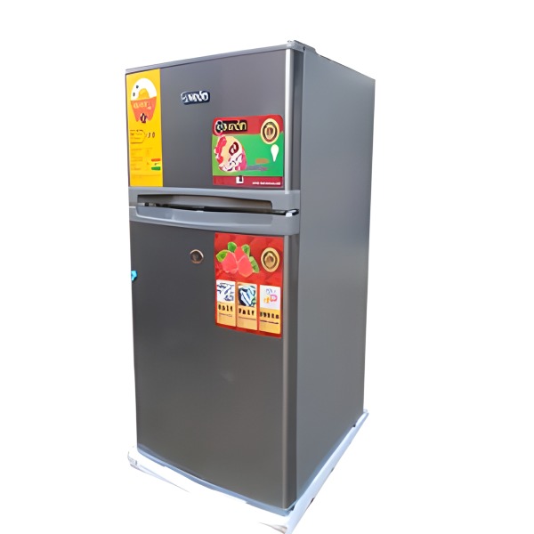 RÉFRIGÉRATEUR NEON 54 L Configuration unique : Double porte (le congélateur possède son propre battant au-dessus du réfrigérateur), ce qui évite la perte de froid par rapport aux minibars classiques à une seule porte. Répartition des volumes (Capacité nette 53L) :  Volume Réfrigérateur : 35 Litres pour vos boissons et aliments frais.