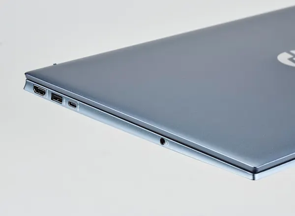 HP Pavillon 15-EG1073cl | RAM 16 GB | stockage 512 GB | Clavier complet rétroéclairé incluant un pavé numérique | alimenté par une batterie Li-ion à 3 cellules de 41 Wh et est livré avec un adaptateur secteur intelligent de 45 W.